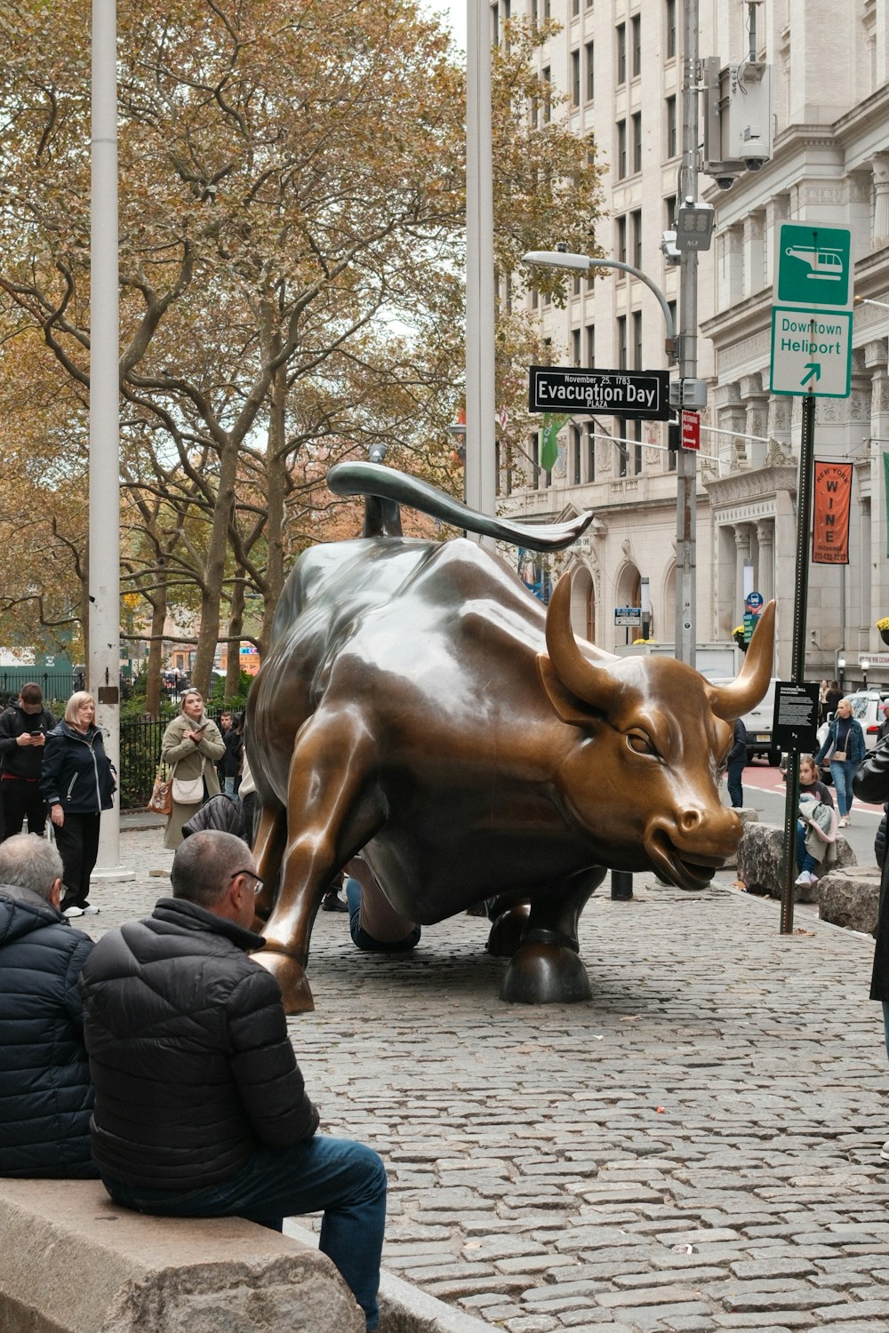 Tượng bò bằng đồng Charging Bull tại New York