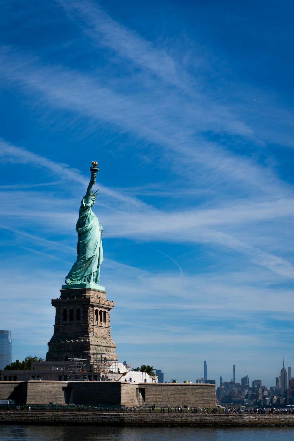 Tượng Nữ Thần Tự Do nhìn từ vịnh New York