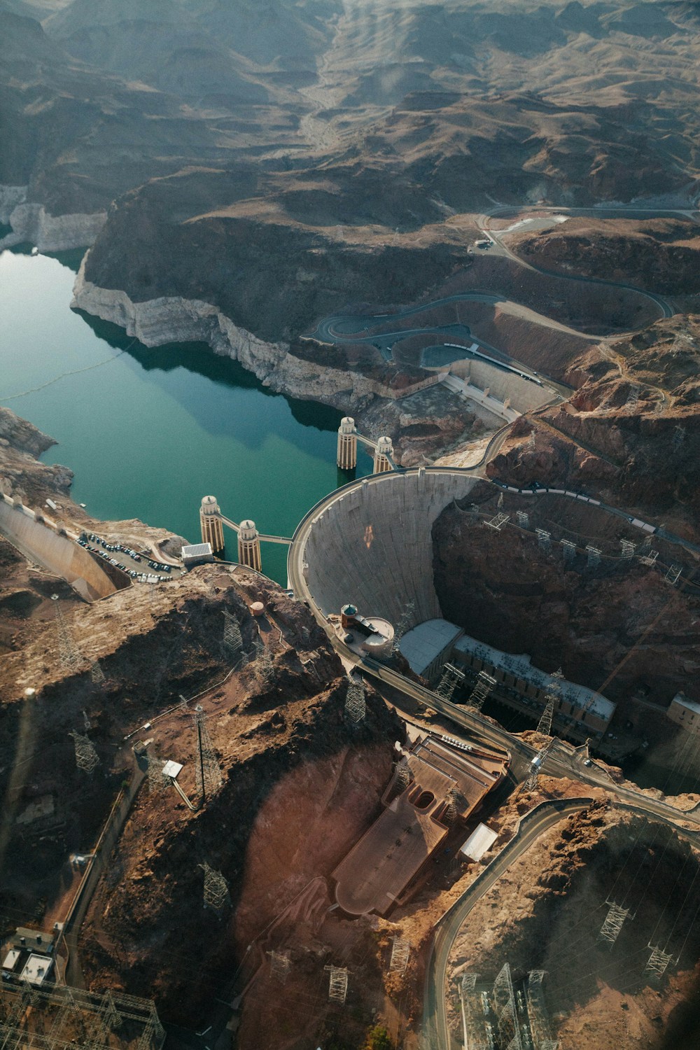 Đập Hoover giữa hẻm núi Black Canyon