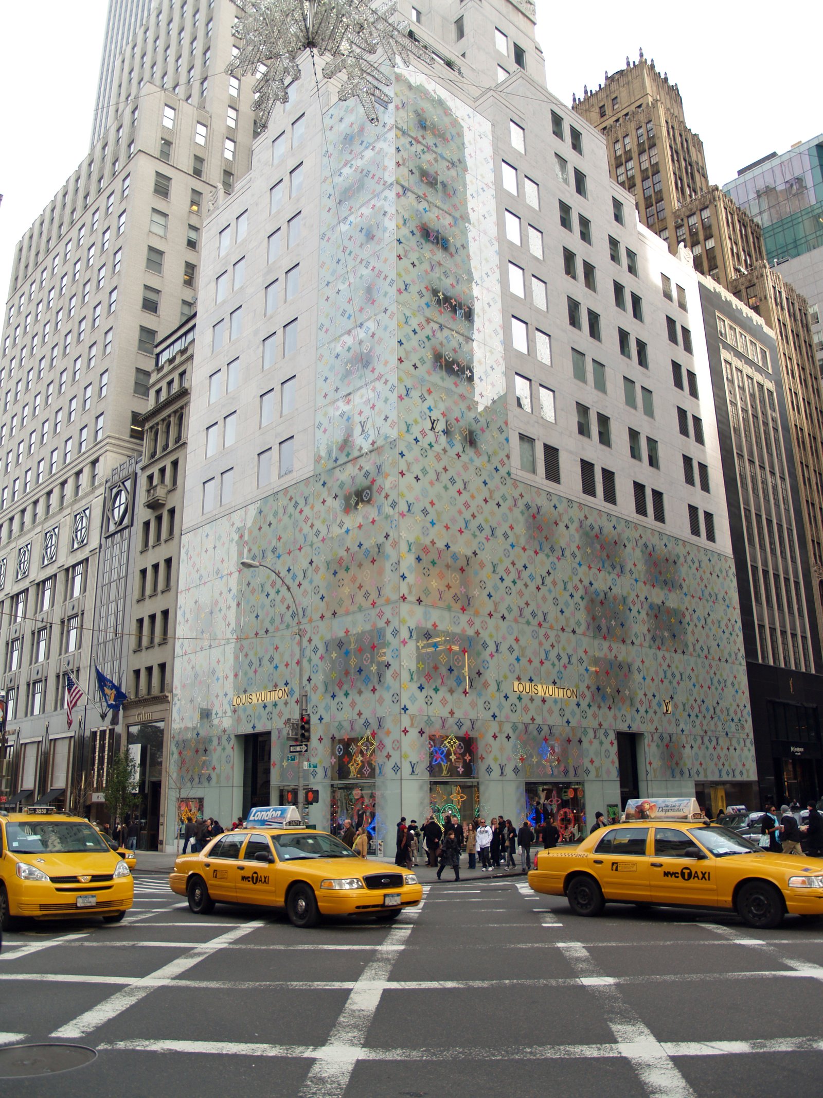 Mặt tiền cửa hàng Louis Vuitton trên Đại lộ Fifth, New York