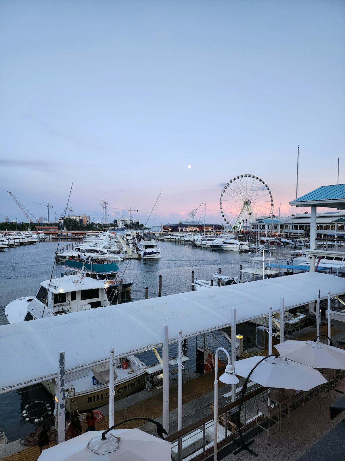 Bayside Marketplace – ảnh minh họa