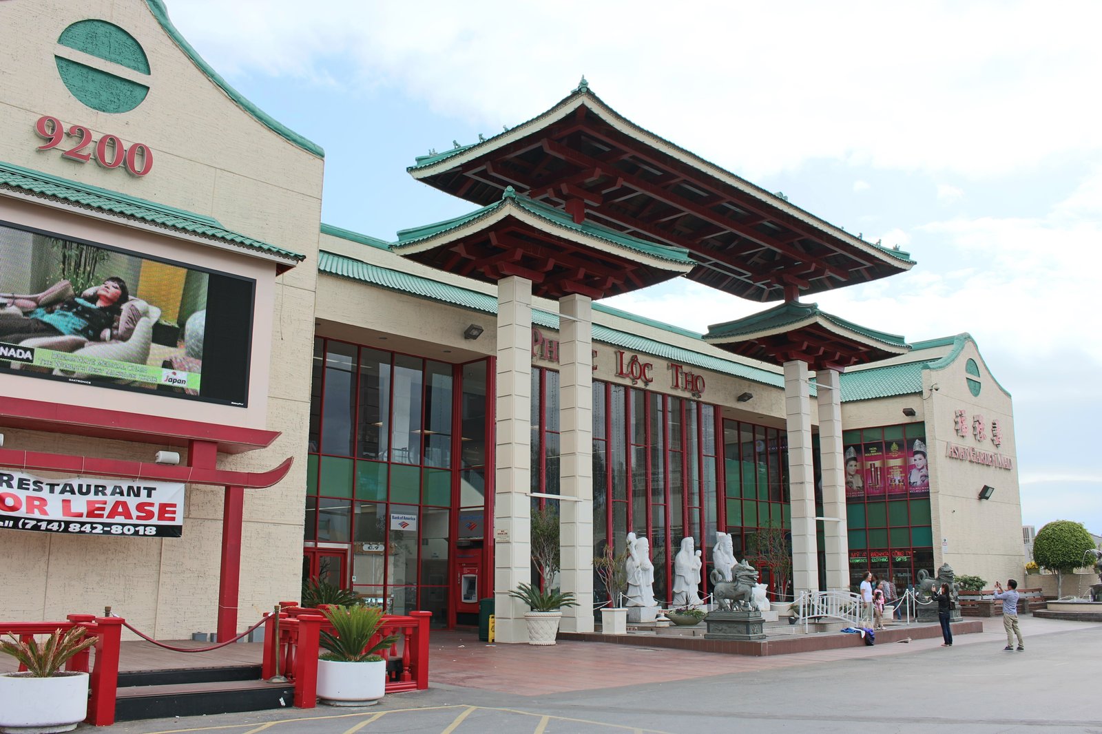 Thương xá Phước Lộc Thọ – Asian Garden Mall tại Quận Cam, California